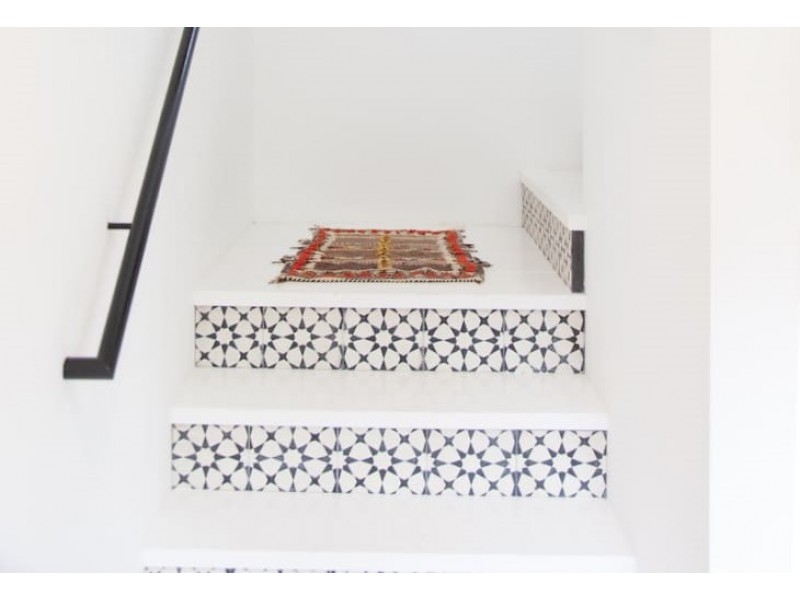 Керамическая плитка для лестниц: разновидности, параметры и выбор